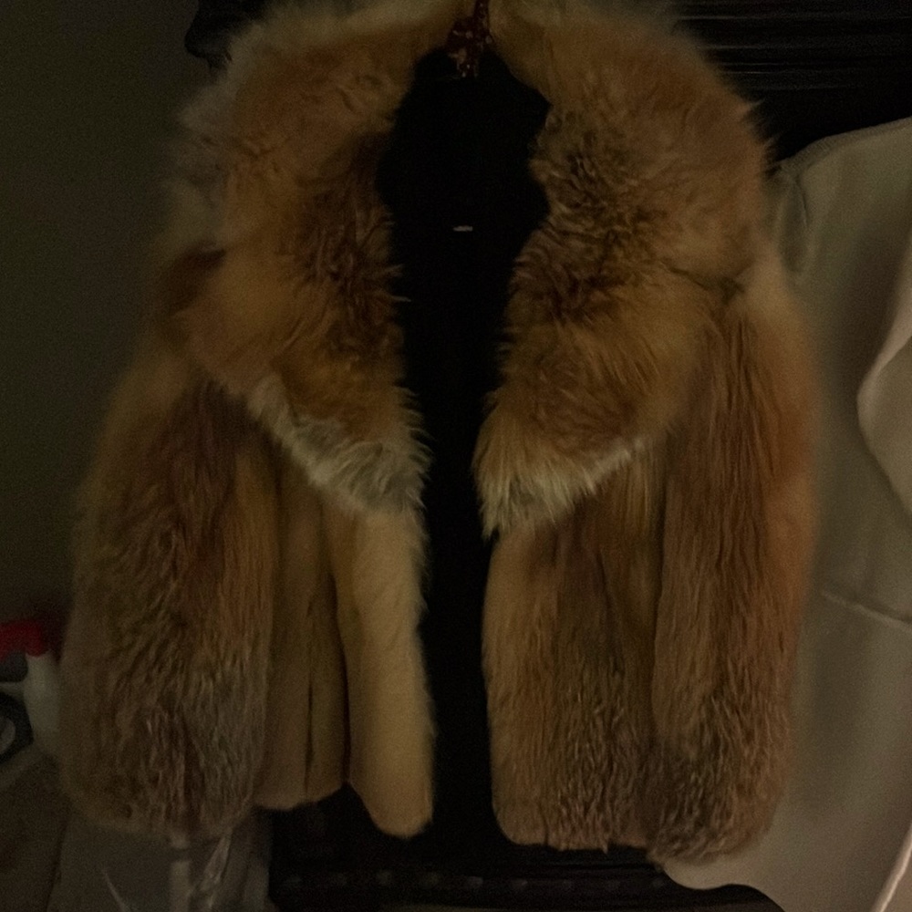 GENUINE RED FOX FUR COAT. Worn ONCE. FANTASTIC FUR FORMAL OR CLASSY CLASSIC.